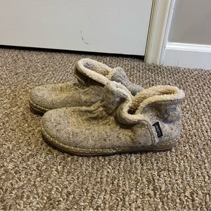 LL Bean Women’s Cozy Slippers